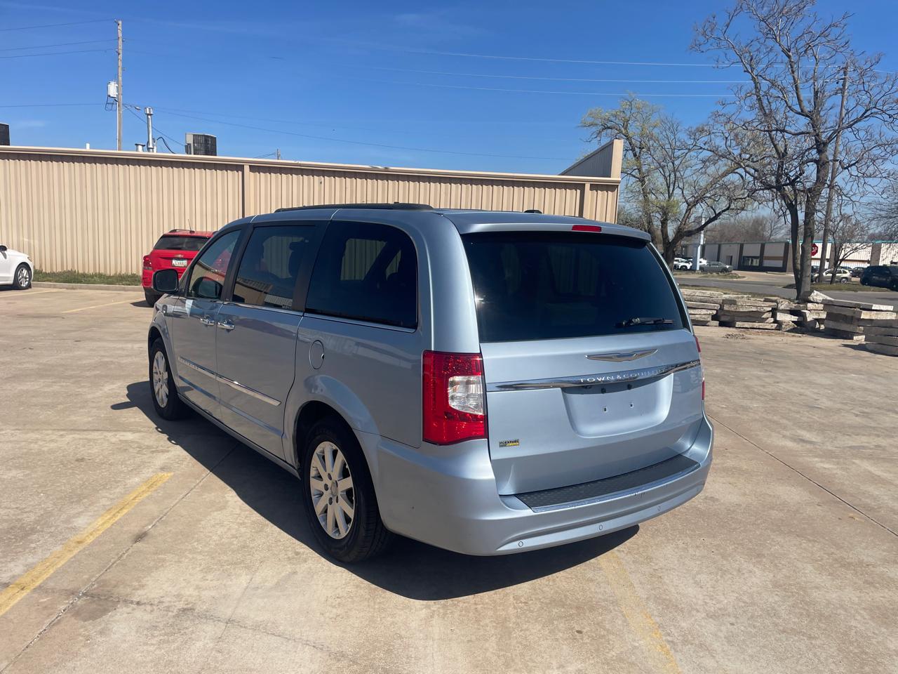 Chrysler Town & Country Touring-L 2012