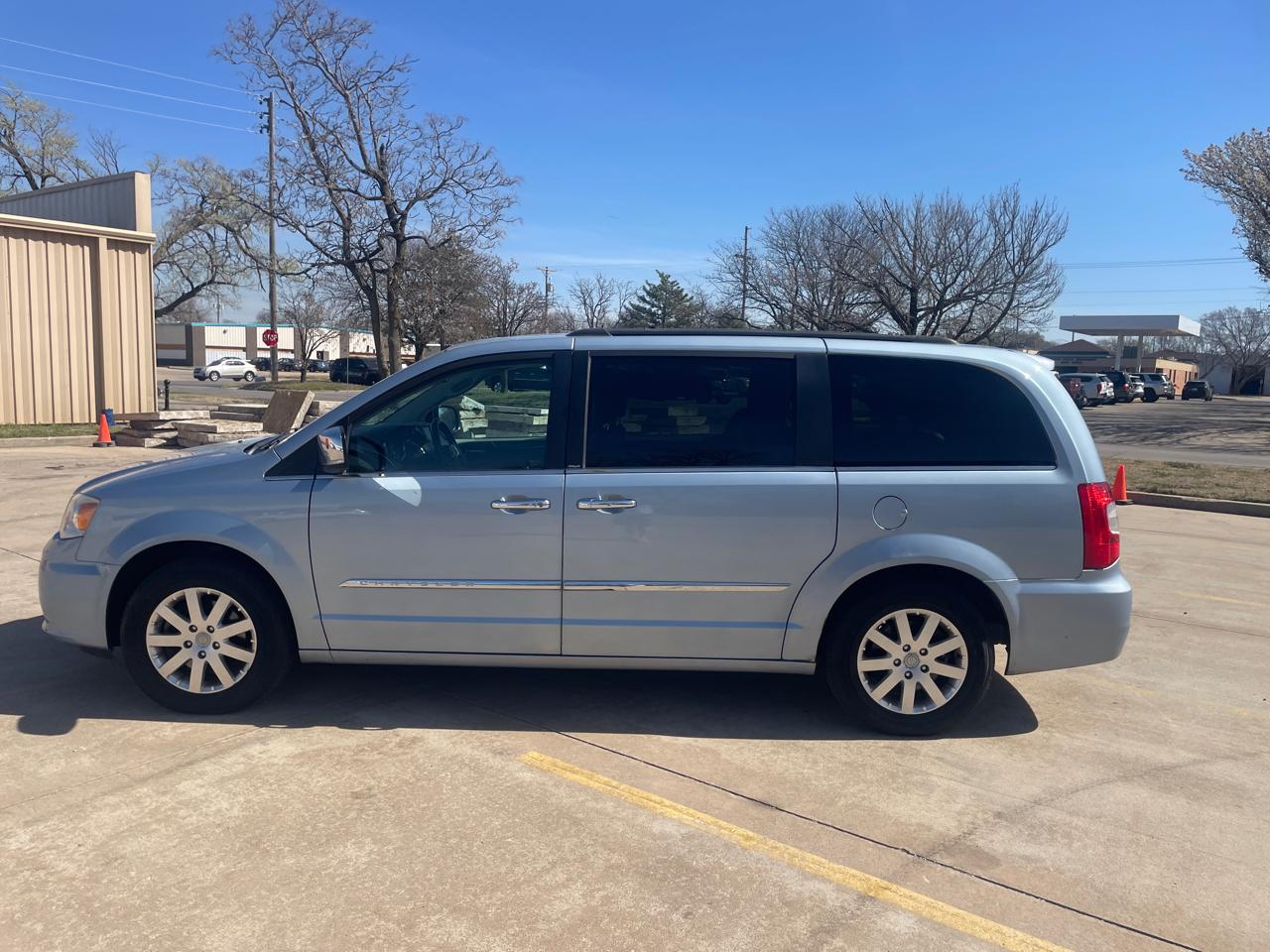 Chrysler Town & Country Touring-L 2012
