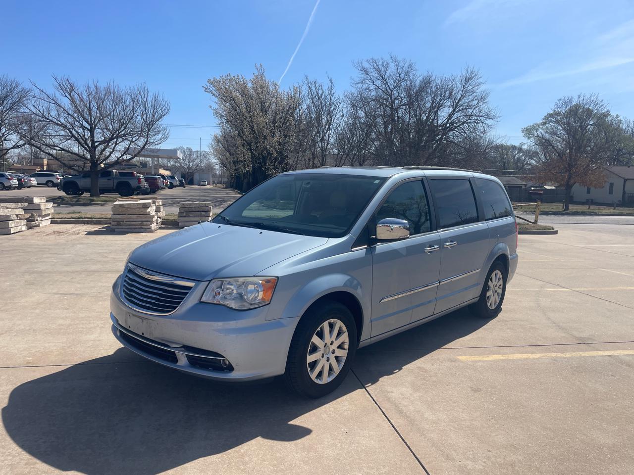 Chrysler Town & Country Touring-L 2012