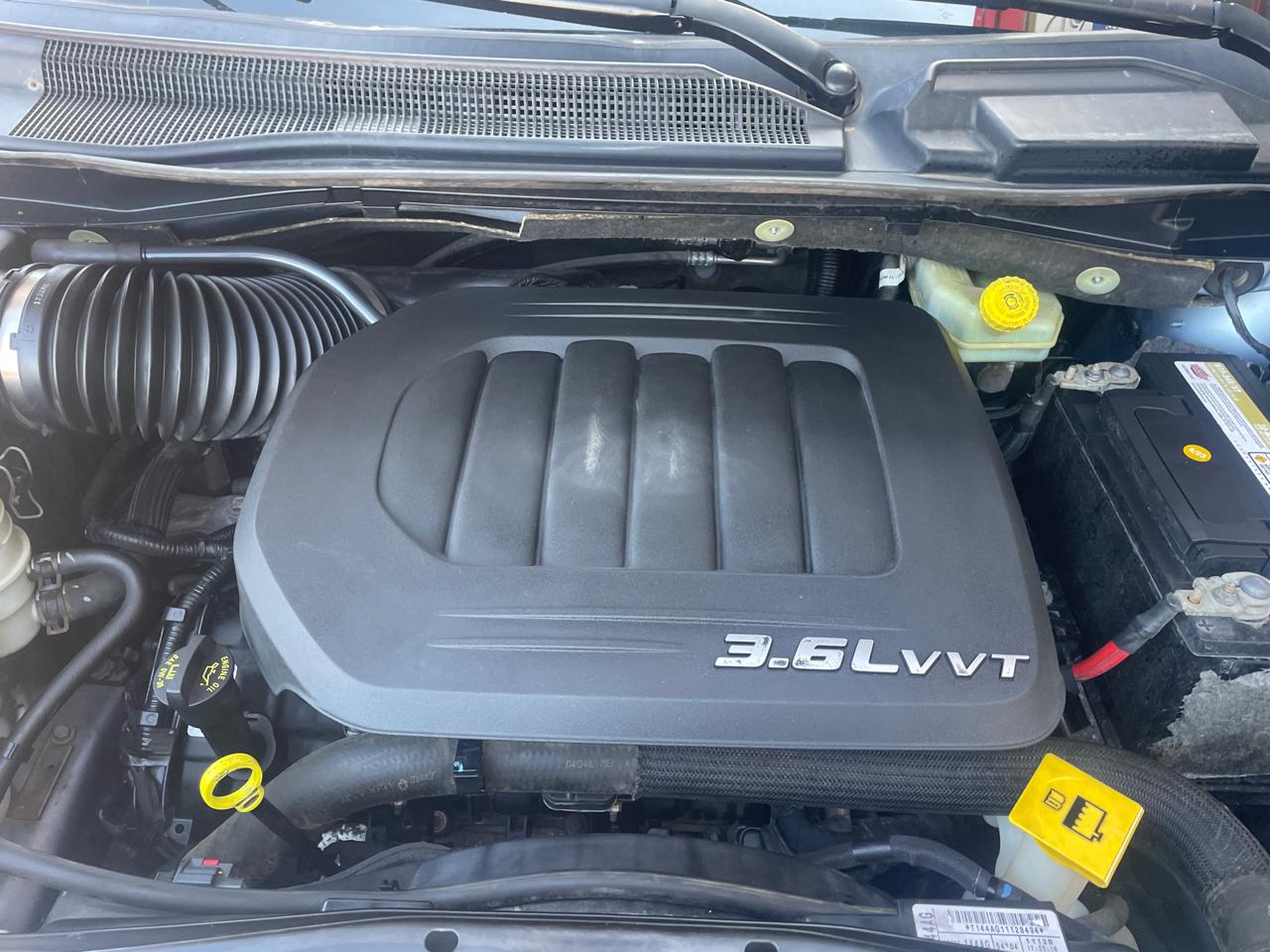 Chrysler Town & Country Touring-L 2012