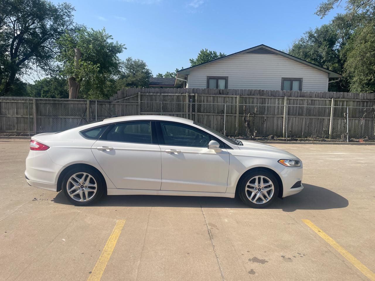 Ford Fusion SE 2013