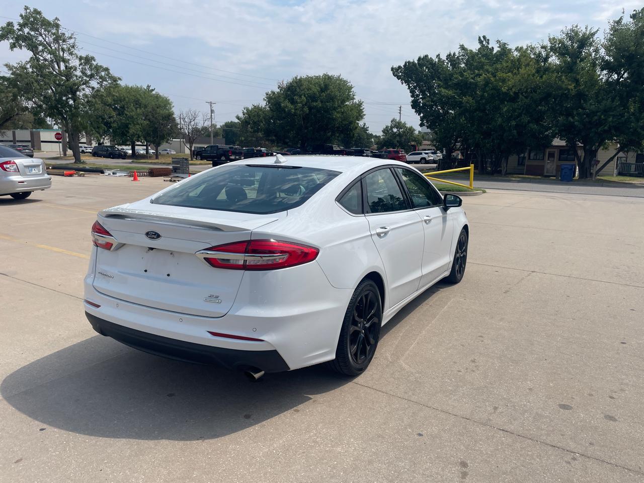 2019 Ford Fusion SE - Photo 3