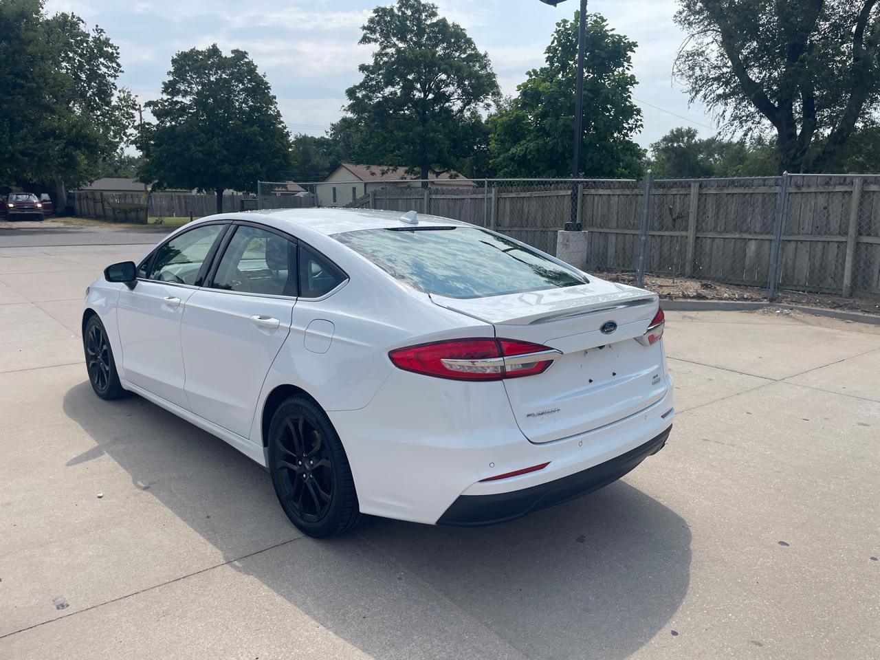 2019 Ford Fusion SE - Photo 4