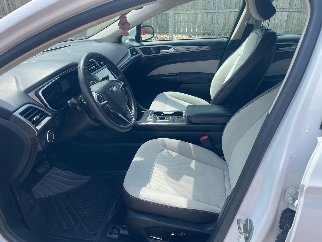 2019 Ford Fusion SE - Photo 6