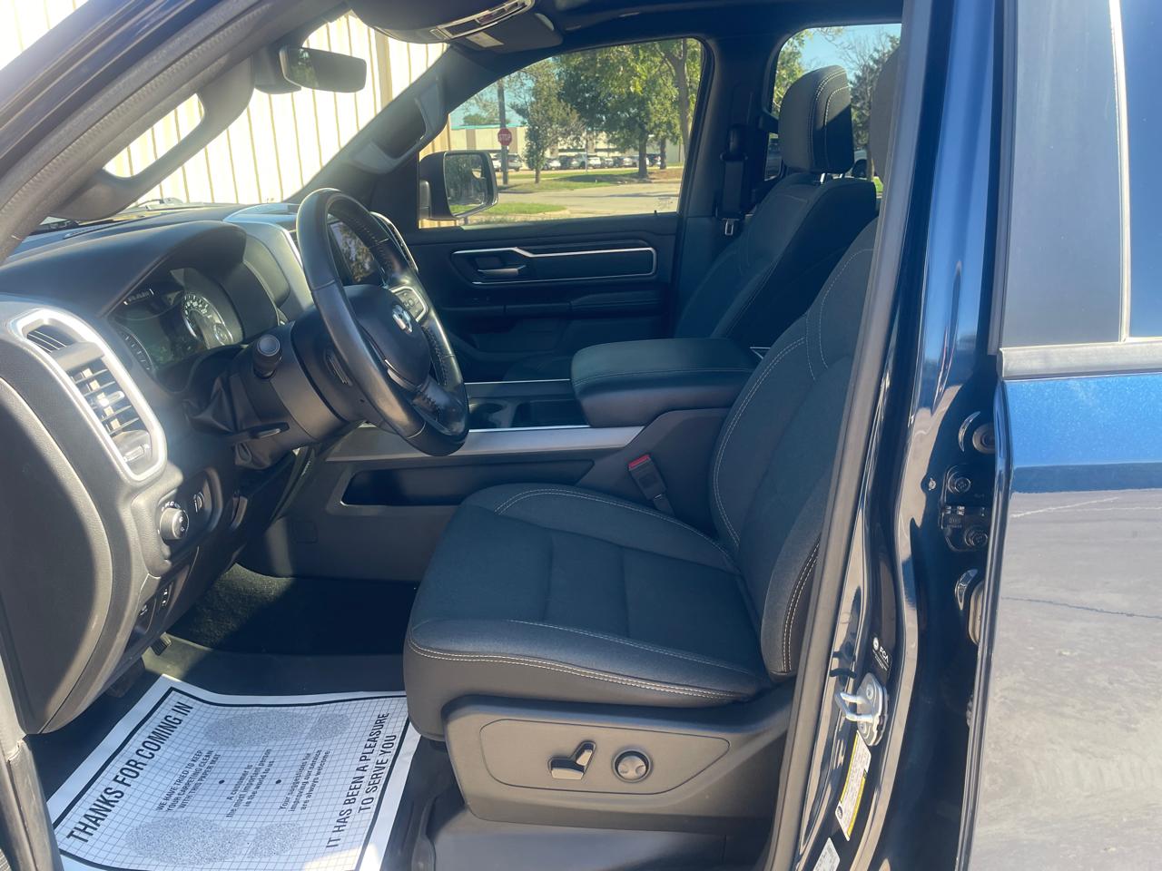 RAM 1500 Big Horn Crew Cab 4WD 2022