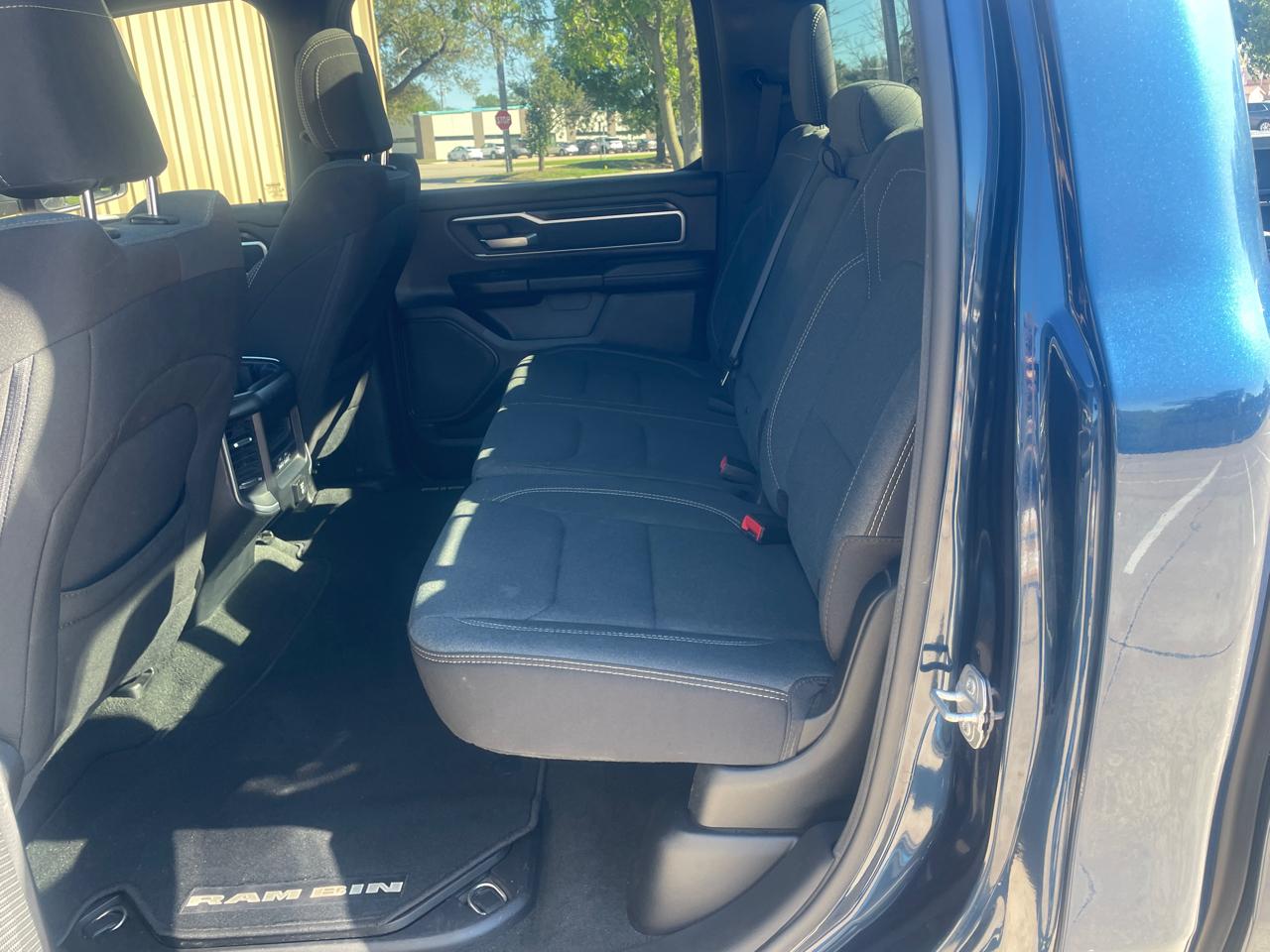 RAM 1500 Big Horn Crew Cab 4WD 2022