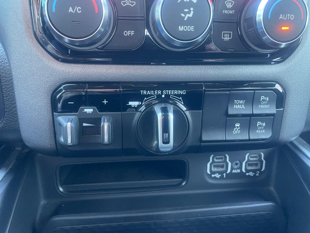 RAM 1500 Big Horn Crew Cab 4WD 2022