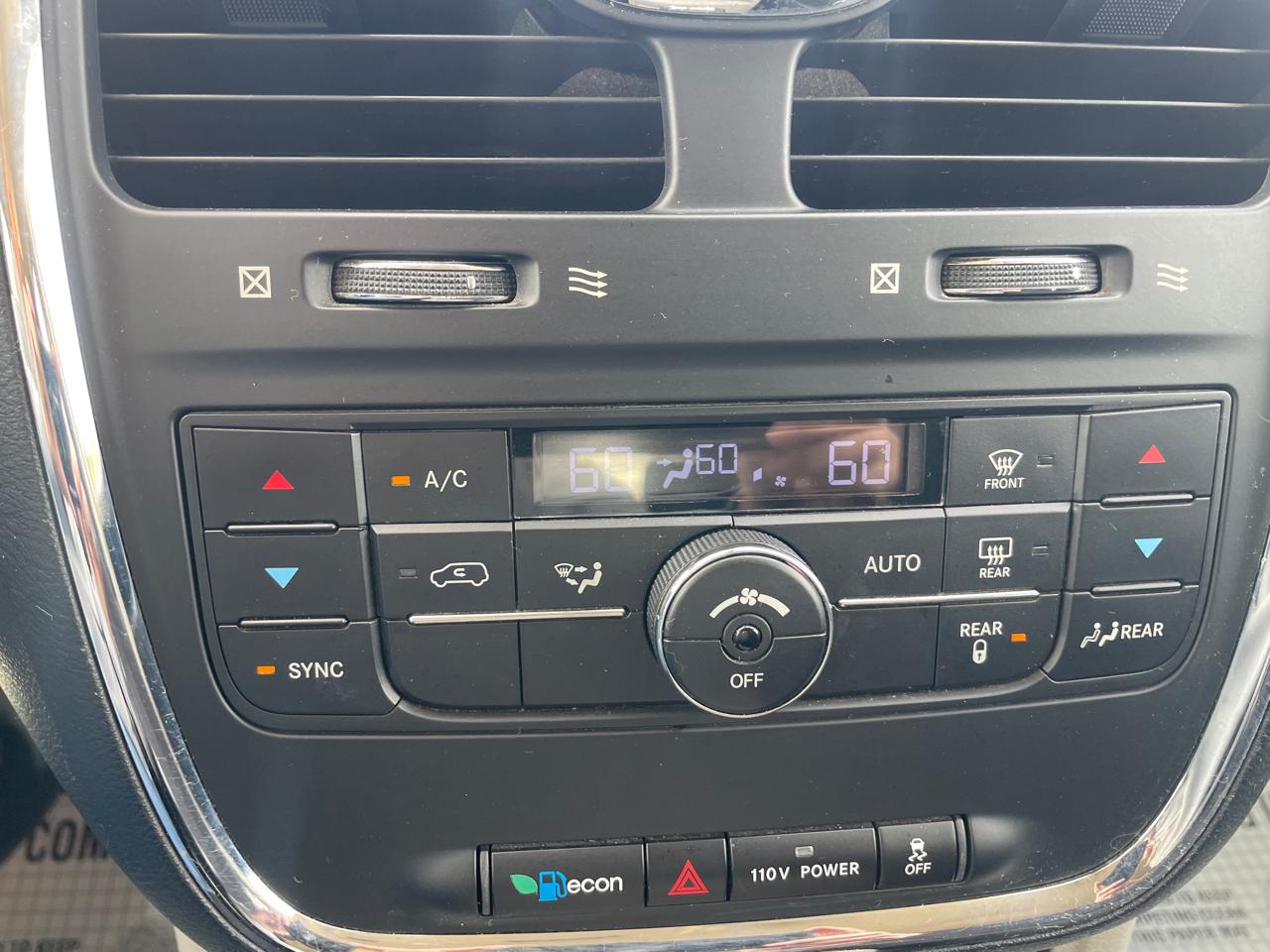 Chrysler Town & Country Touring 2011