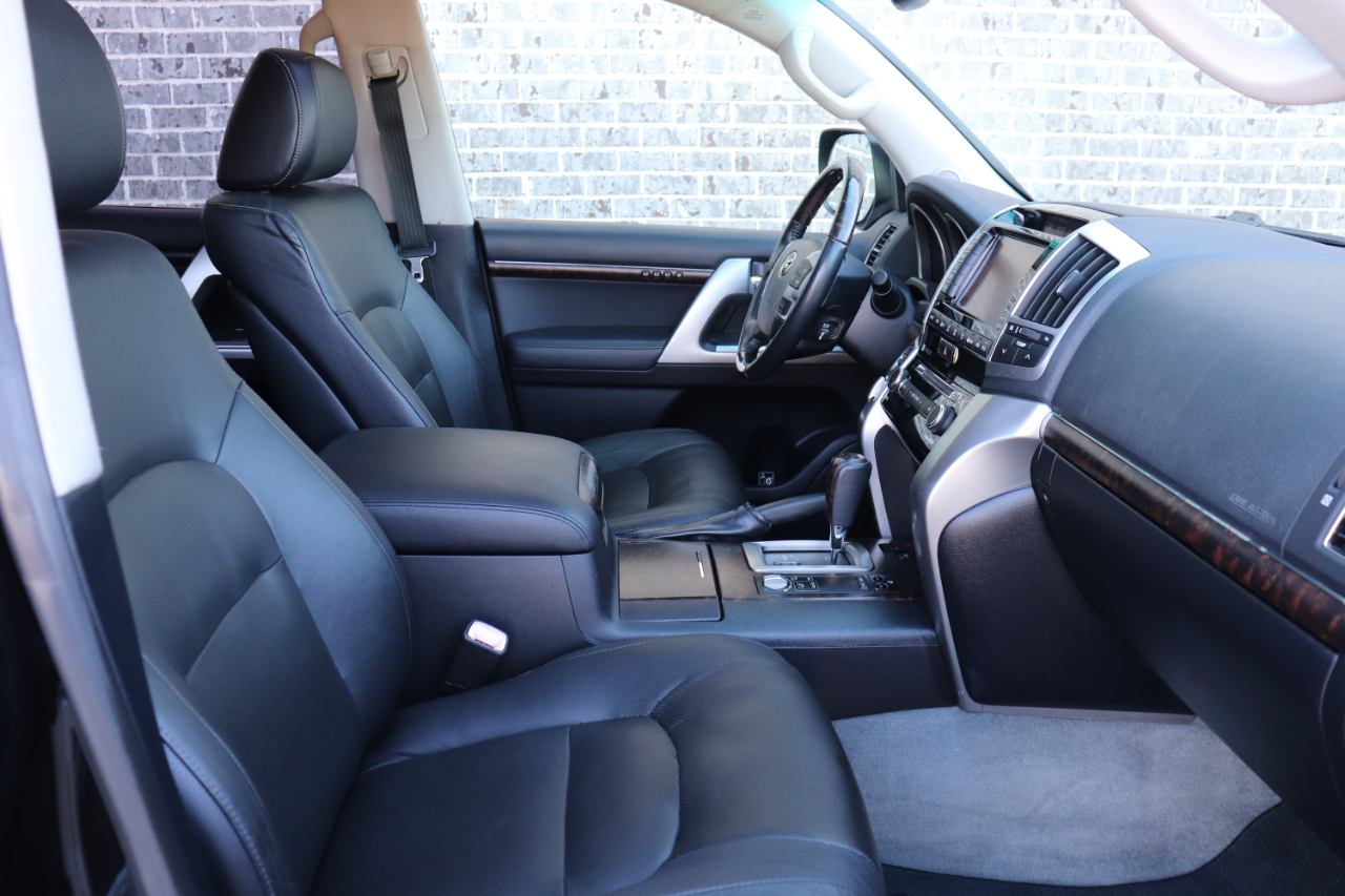 Toyota Land Cruiser 4WD 2013