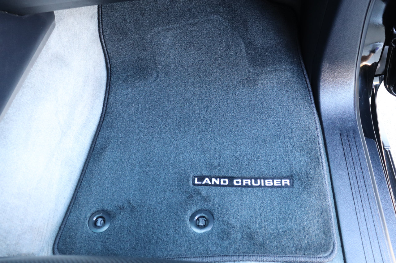 Toyota Land Cruiser 4WD 2013