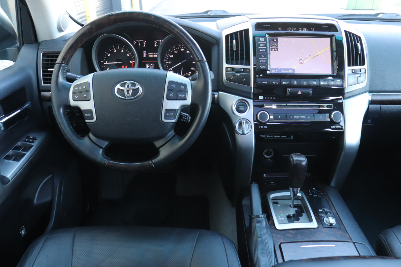 Toyota Land Cruiser 4WD 2013