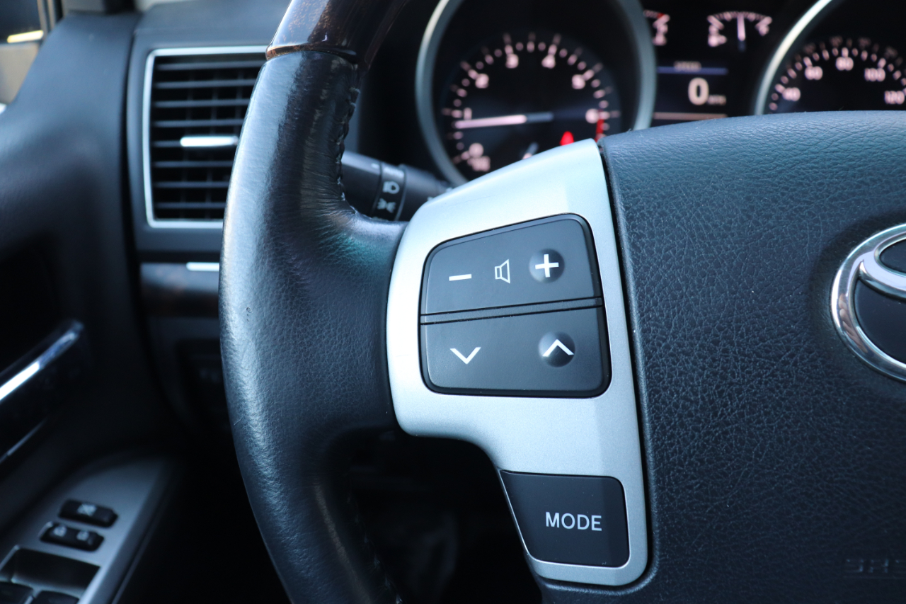 Toyota Land Cruiser 4WD 2013