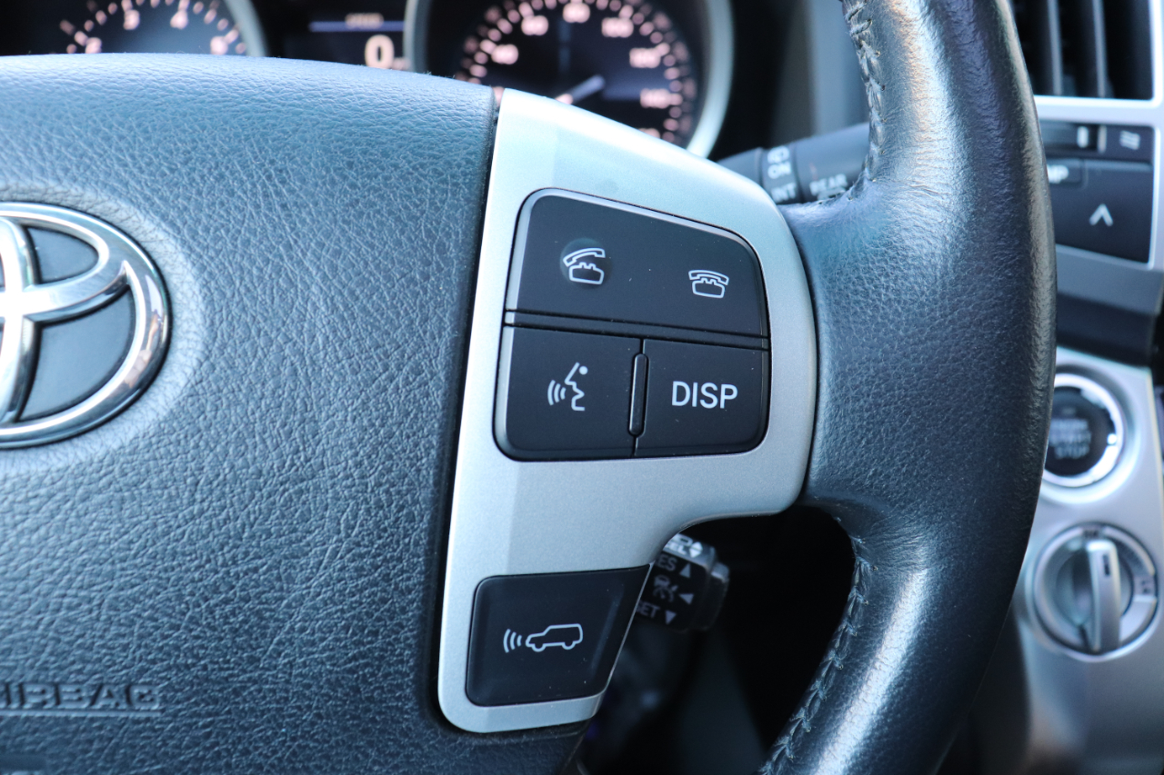 Toyota Land Cruiser 4WD 2013