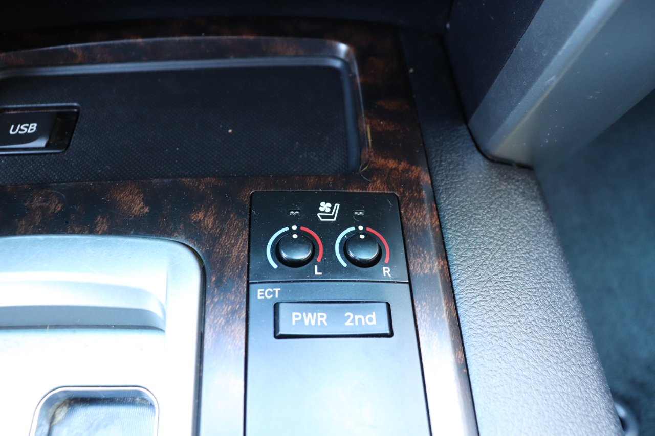 Toyota Land Cruiser 4WD 2013