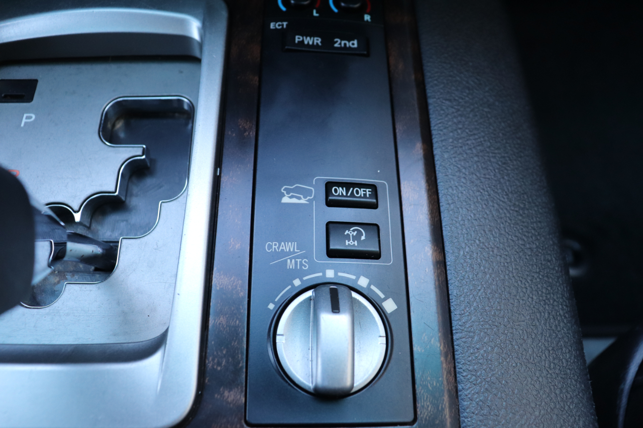 Toyota Land Cruiser 4WD 2013