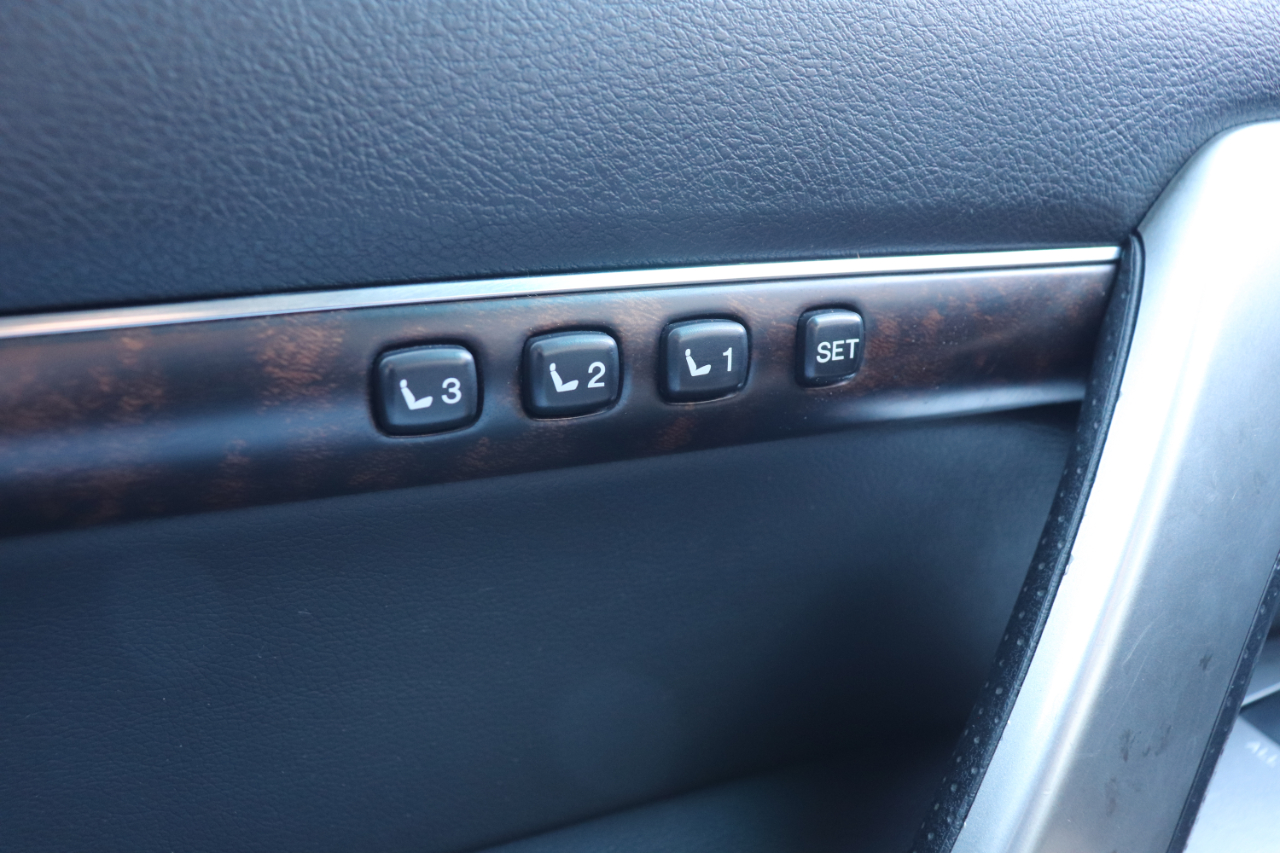 Toyota Land Cruiser 4WD 2013