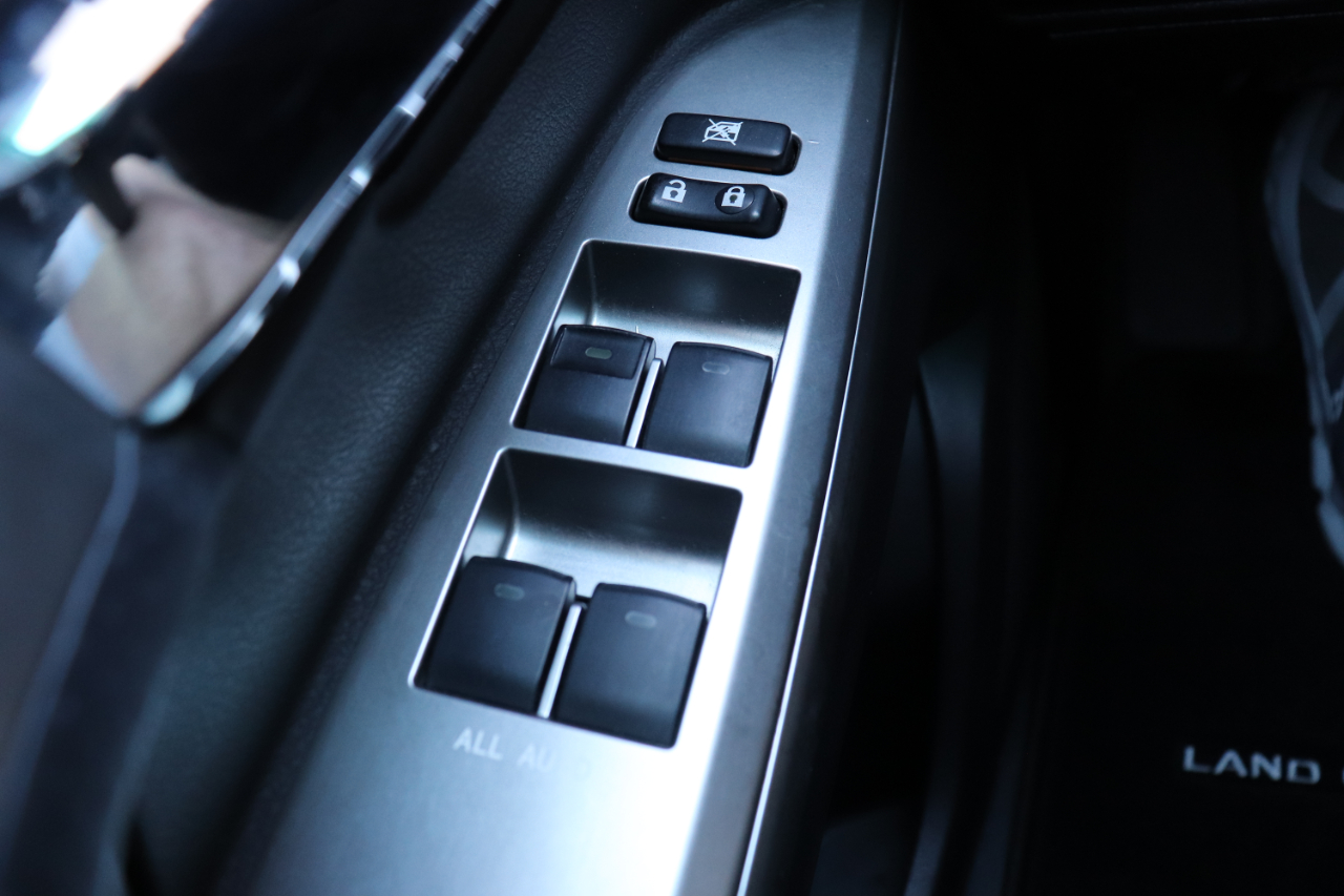 Toyota Land Cruiser 4WD 2013