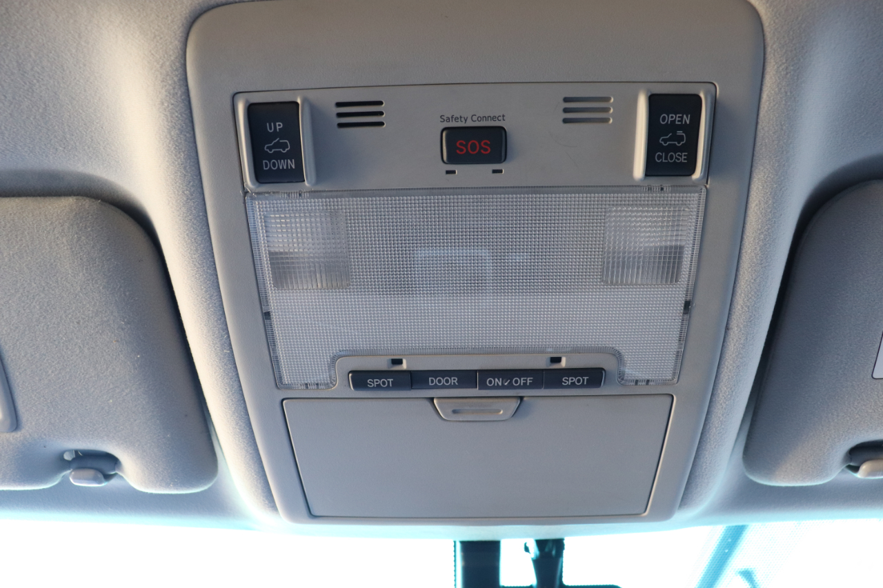 Toyota Land Cruiser 4WD 2013