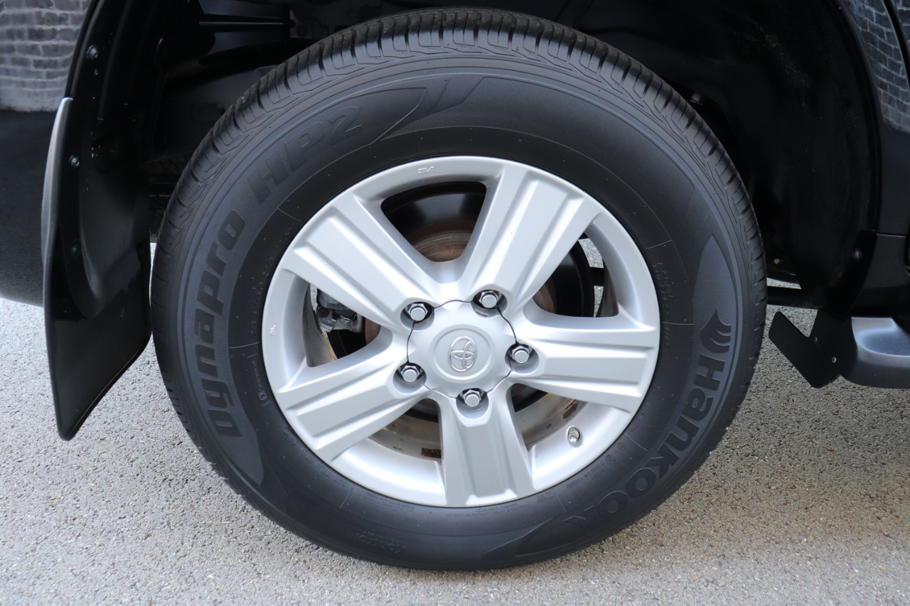 Toyota Land Cruiser 4WD 2013