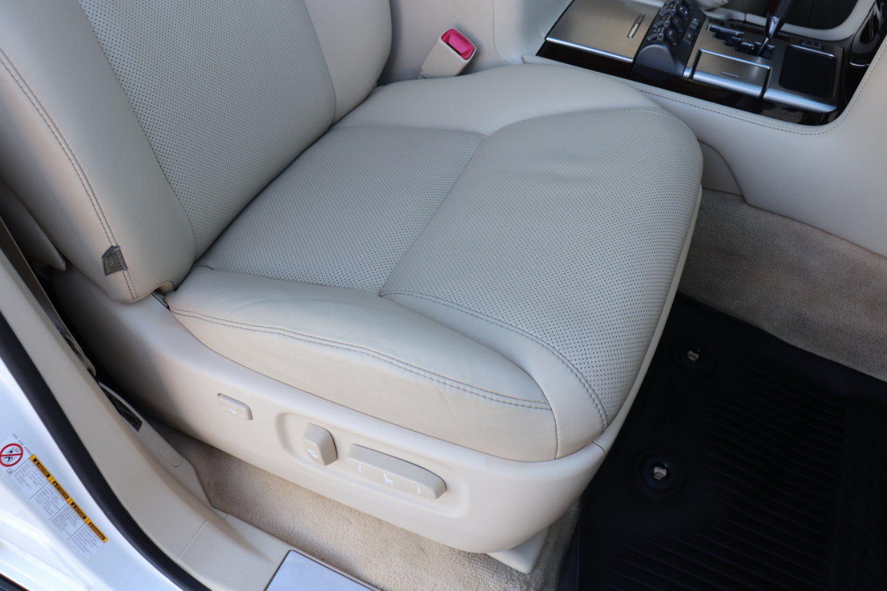 Lexus LX 570 4WD 4dr 2013