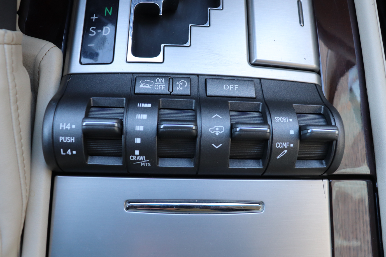 Lexus LX 570 4WD 4dr 2013