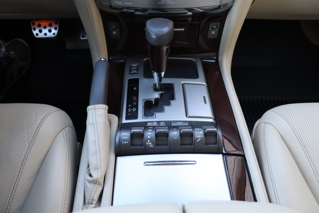 Lexus LX 570 4WD 4dr 2013