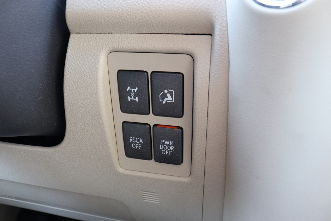 Lexus LX 570 4WD 4dr 2013