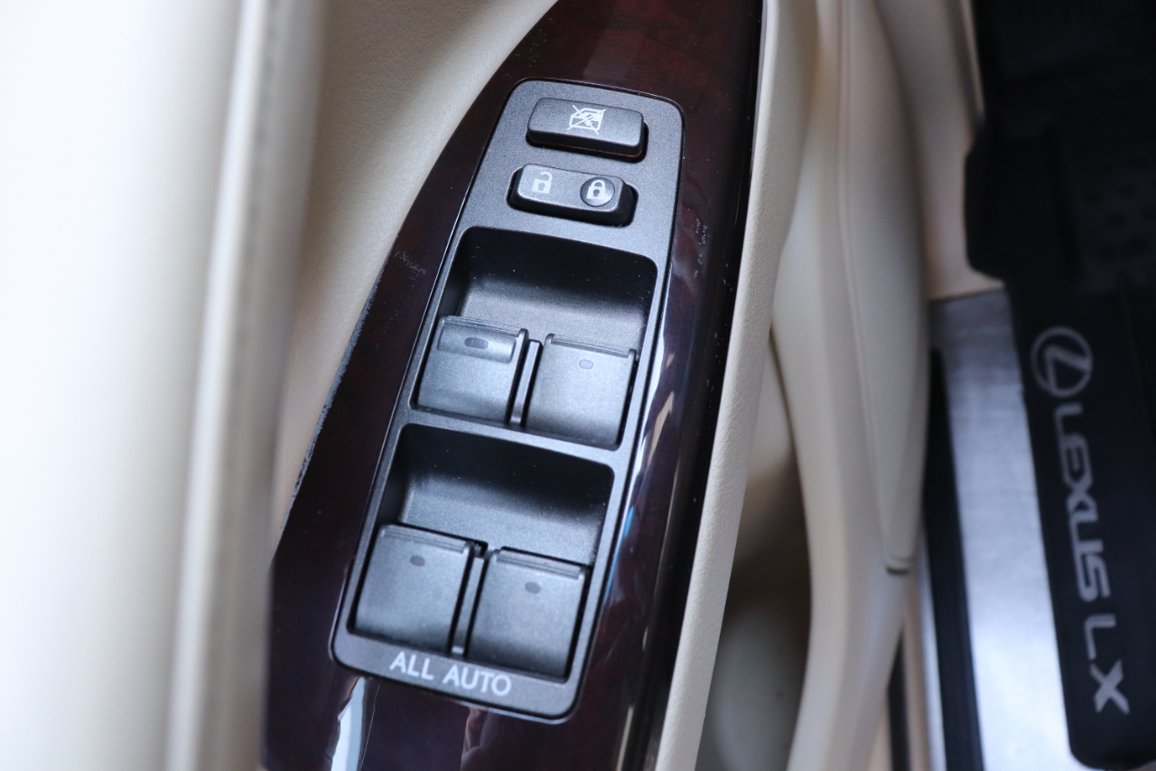 Lexus LX 570 4WD 4dr 2013