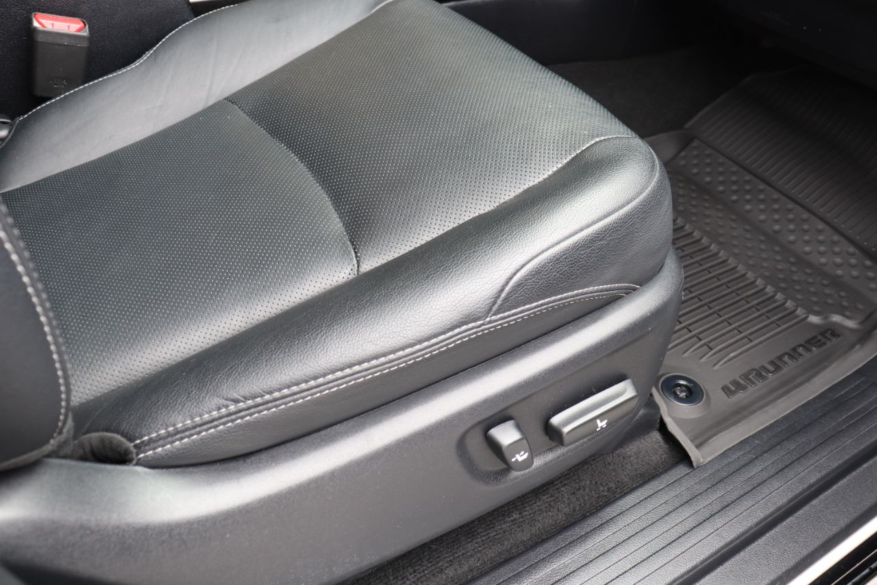 Toyota 4Runner Limited Nightshade 4WD (Natl) 2020