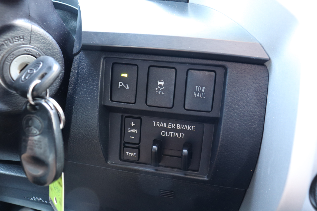 Toyota Tundra Platinum CrewMax 5.7L 4WD 2016