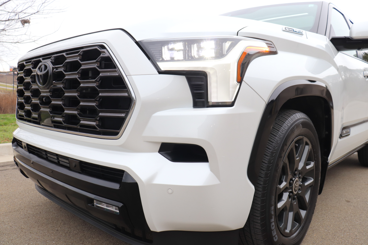 Toyota Sequoia Platinum 4WD 2024