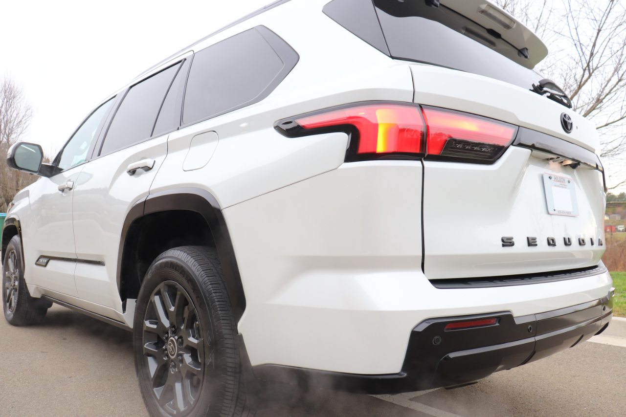 Toyota Sequoia Platinum 4WD 2024