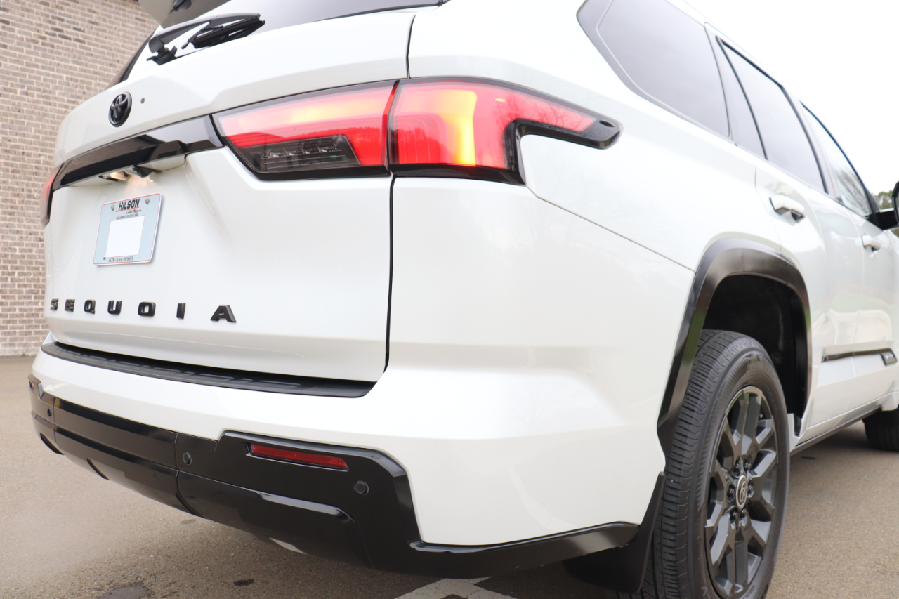 Toyota Sequoia Platinum 4WD 2024