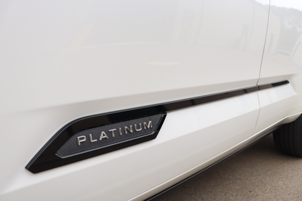 Toyota Sequoia Platinum 4WD 2024