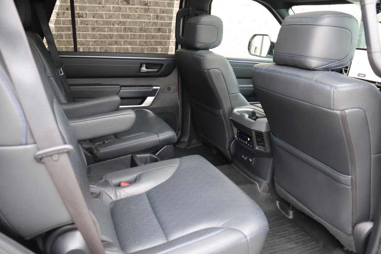 Toyota Sequoia Platinum 4WD 2024