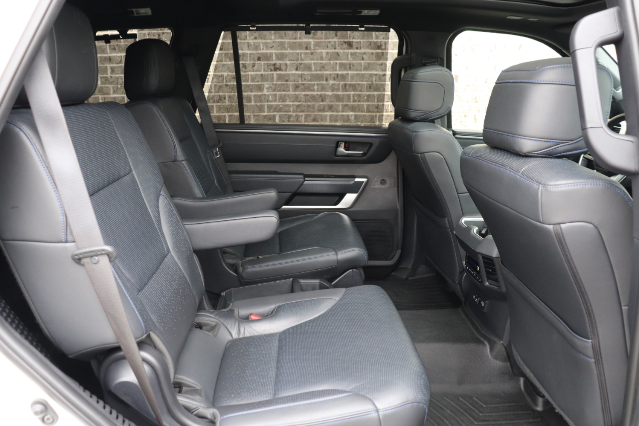 Toyota Sequoia Platinum 4WD 2024