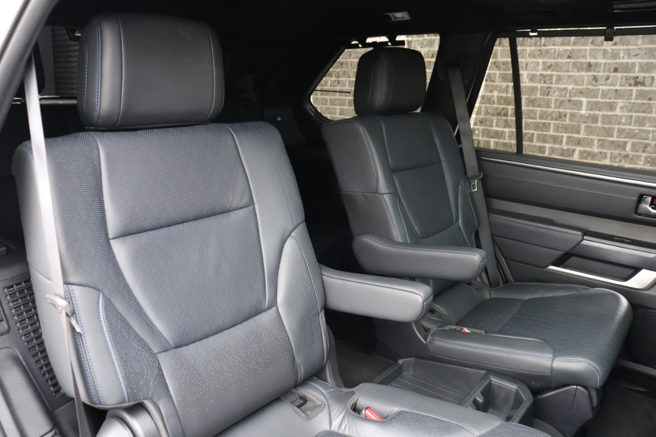 Toyota Sequoia Platinum 4WD 2024