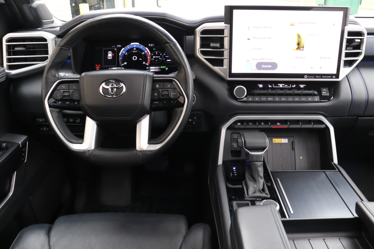 Toyota Sequoia Platinum 4WD 2024