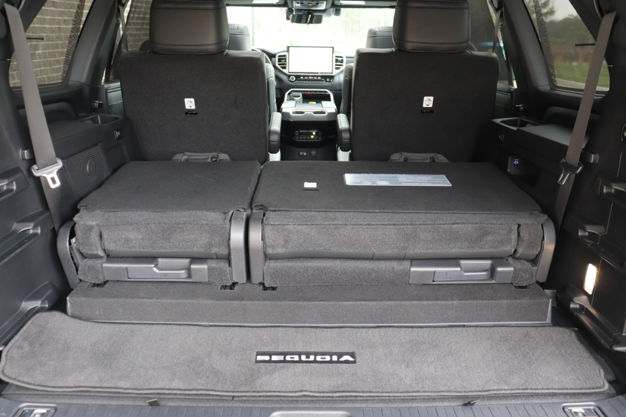 Toyota Sequoia Platinum 4WD 2024