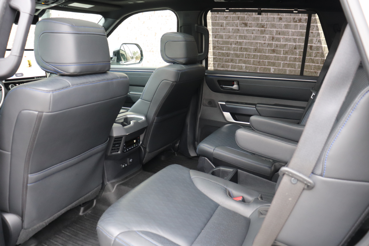 Toyota Sequoia Platinum 4WD 2024