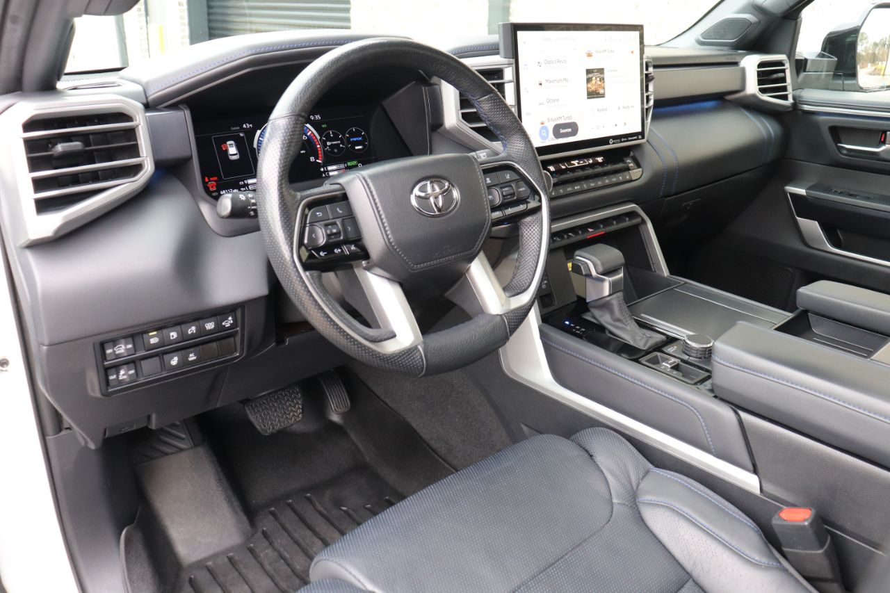 Toyota Sequoia Platinum 4WD 2024