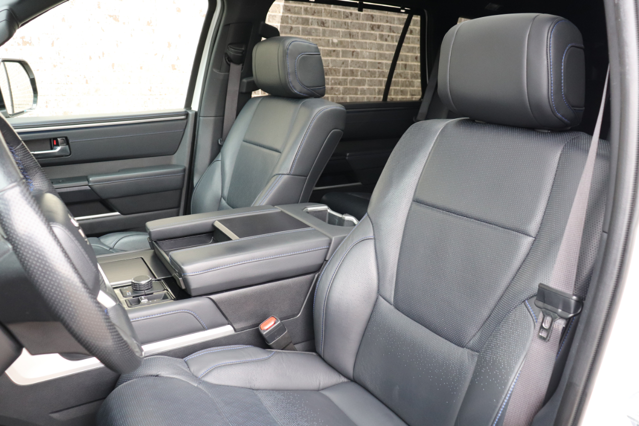 Toyota Sequoia Platinum 4WD 2024