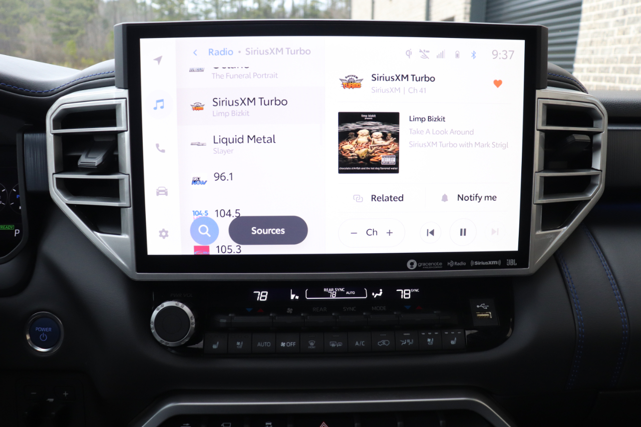 Toyota Sequoia Platinum 4WD 2024