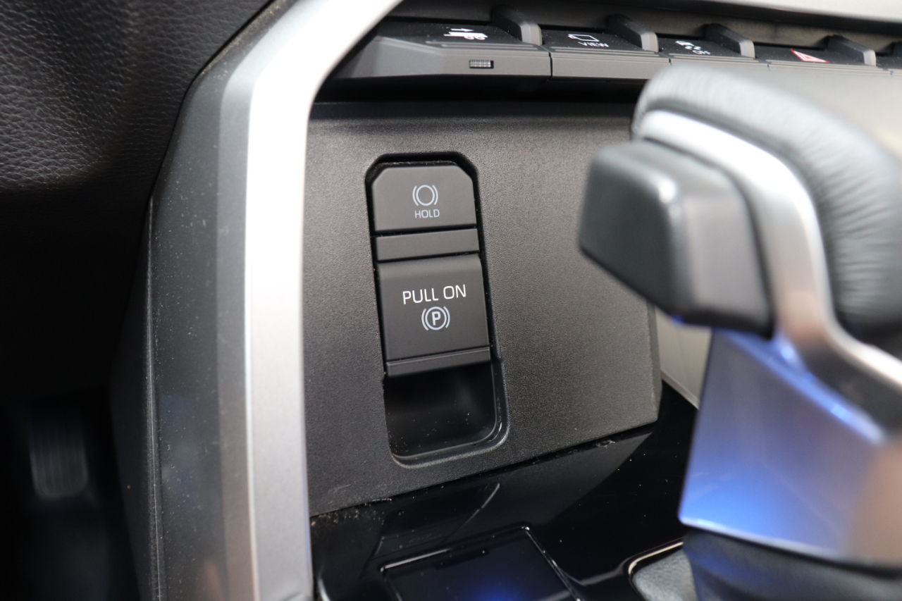 Toyota Sequoia Platinum 4WD 2024