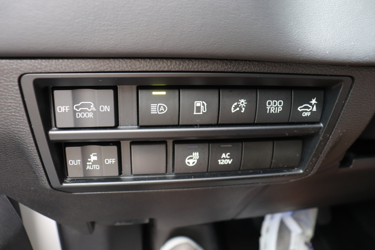 Toyota Sequoia Platinum 4WD 2024