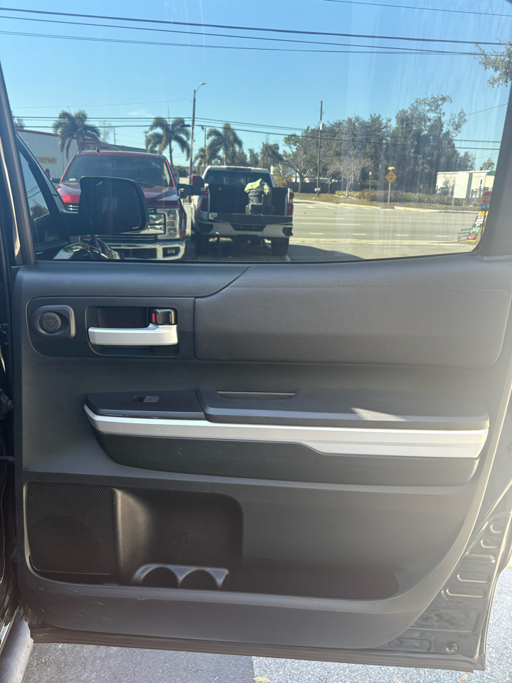 Toyota Tundra SR5 5.7L V8 FFV CrewMax 4WD 2016