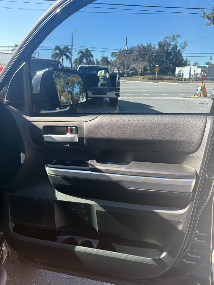 Toyota Tundra SR5 5.7L V8 FFV CrewMax 4WD 2016