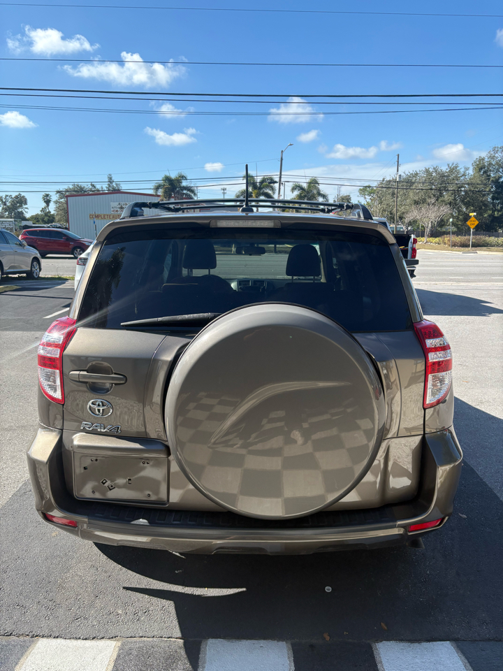 Toyota RAV4 2WD 2011