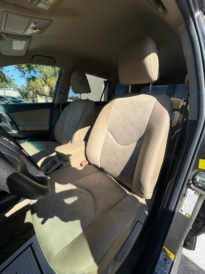 Toyota RAV4 2WD 2011