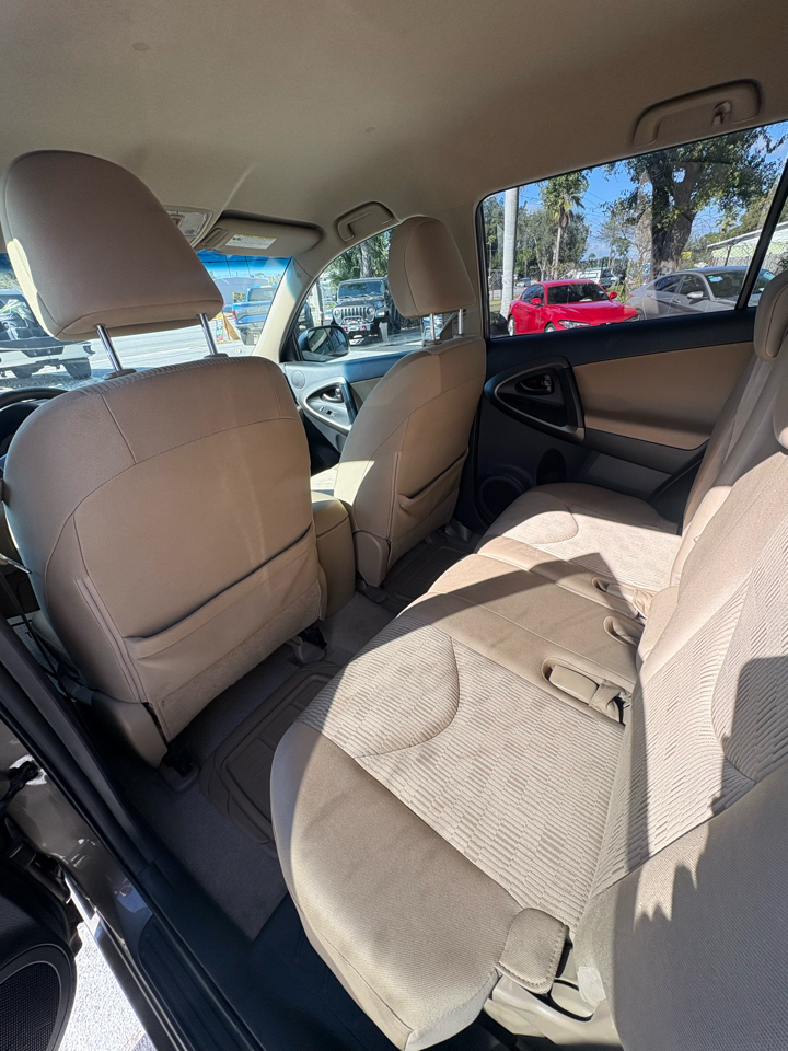 Toyota RAV4 2WD 2011